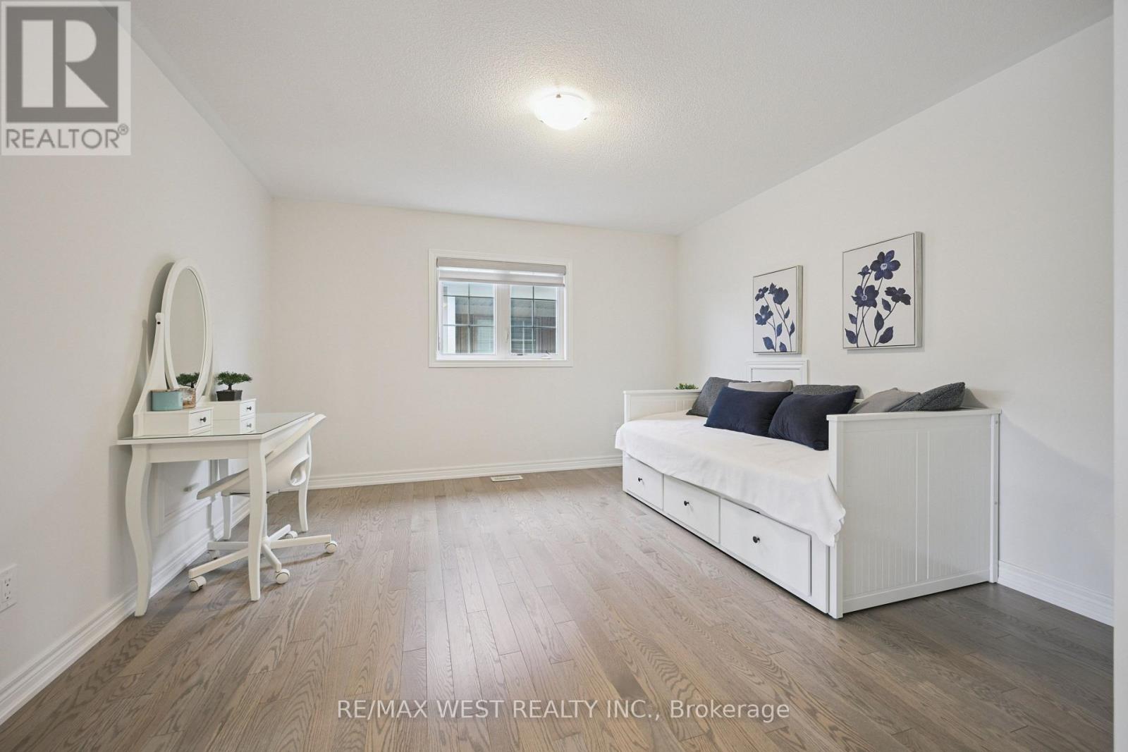 4 Clermiston Crescent, Brampton, Ontario  L6R 3W9 - Photo 11 - W12492190