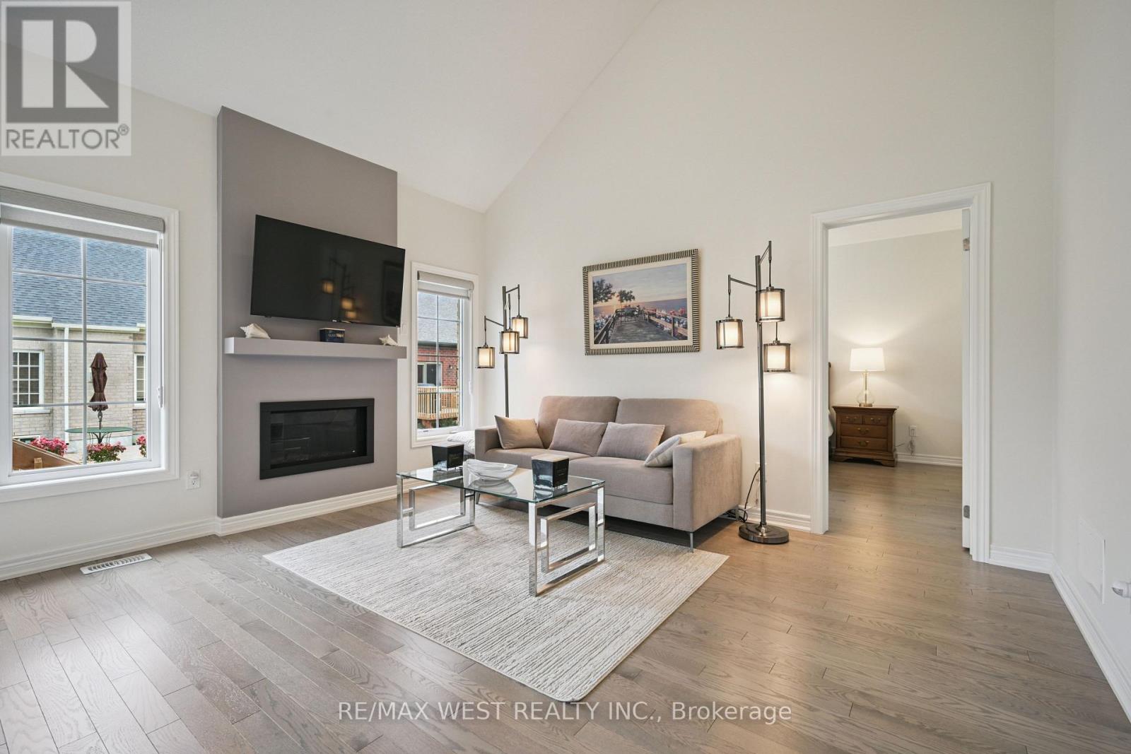 4 Clermiston Crescent, Brampton, Ontario  L6R 3W9 - Photo 3 - W12492190