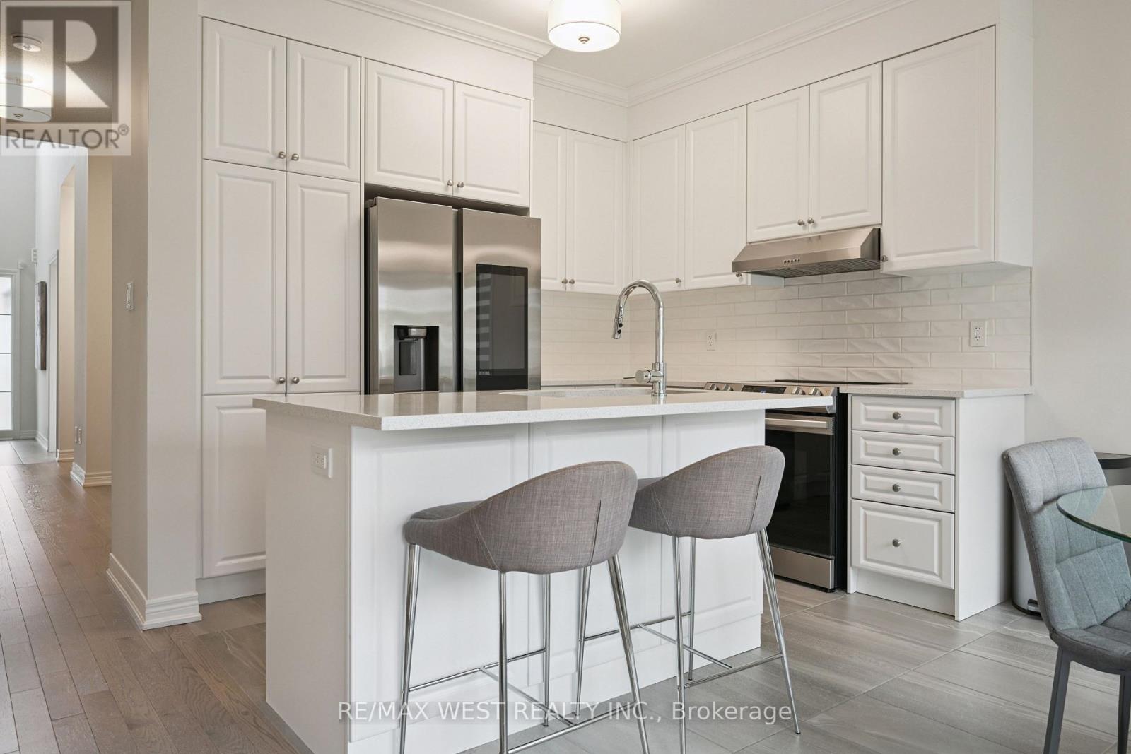 4 Clermiston Crescent, Brampton, Ontario  L6R 3W9 - Photo 5 - W12492190