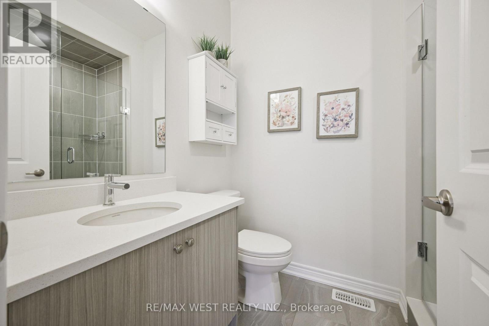 4 Clermiston Crescent, Brampton, Ontario  L6R 3W9 - Photo 8 - W12492190