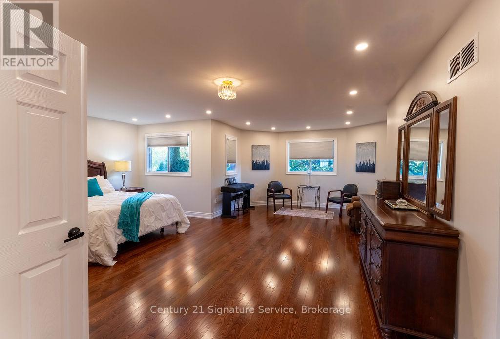 5580 Millbrook Lane, Mississauga, Ontario  L5M 3X9 - Photo 18 - W12492222