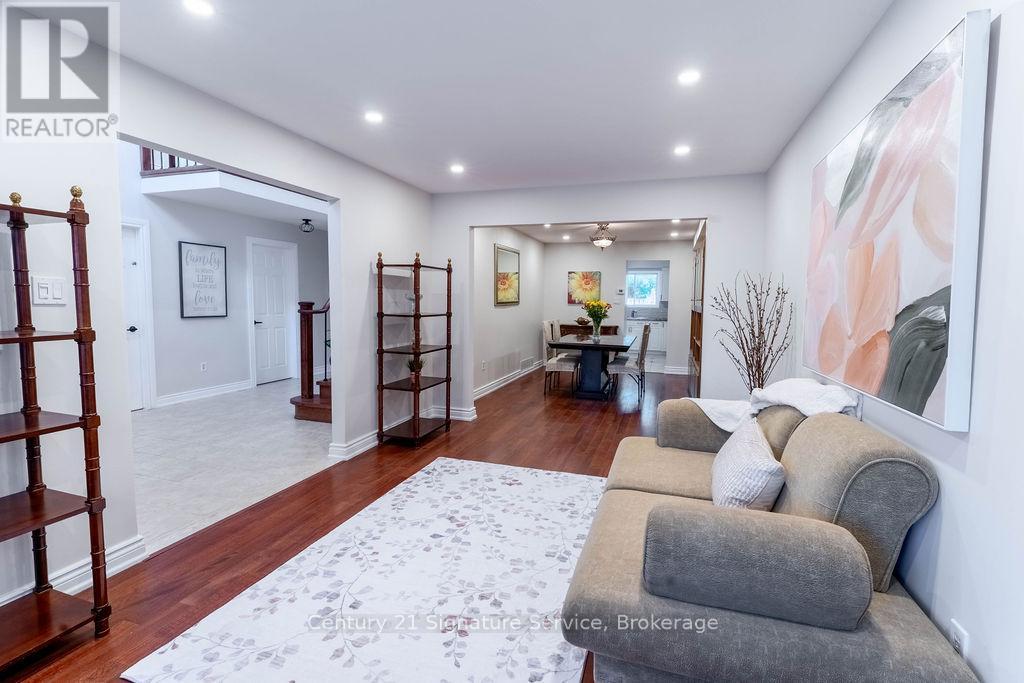 5580 Millbrook Lane, Mississauga, Ontario  L5M 3X9 - Photo 4 - W12492222