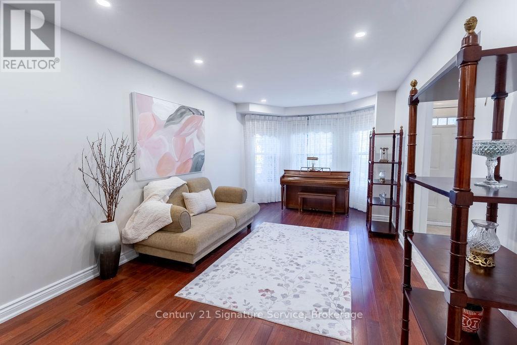 5580 Millbrook Lane, Mississauga, Ontario  L5M 3X9 - Photo 6 - W12492222