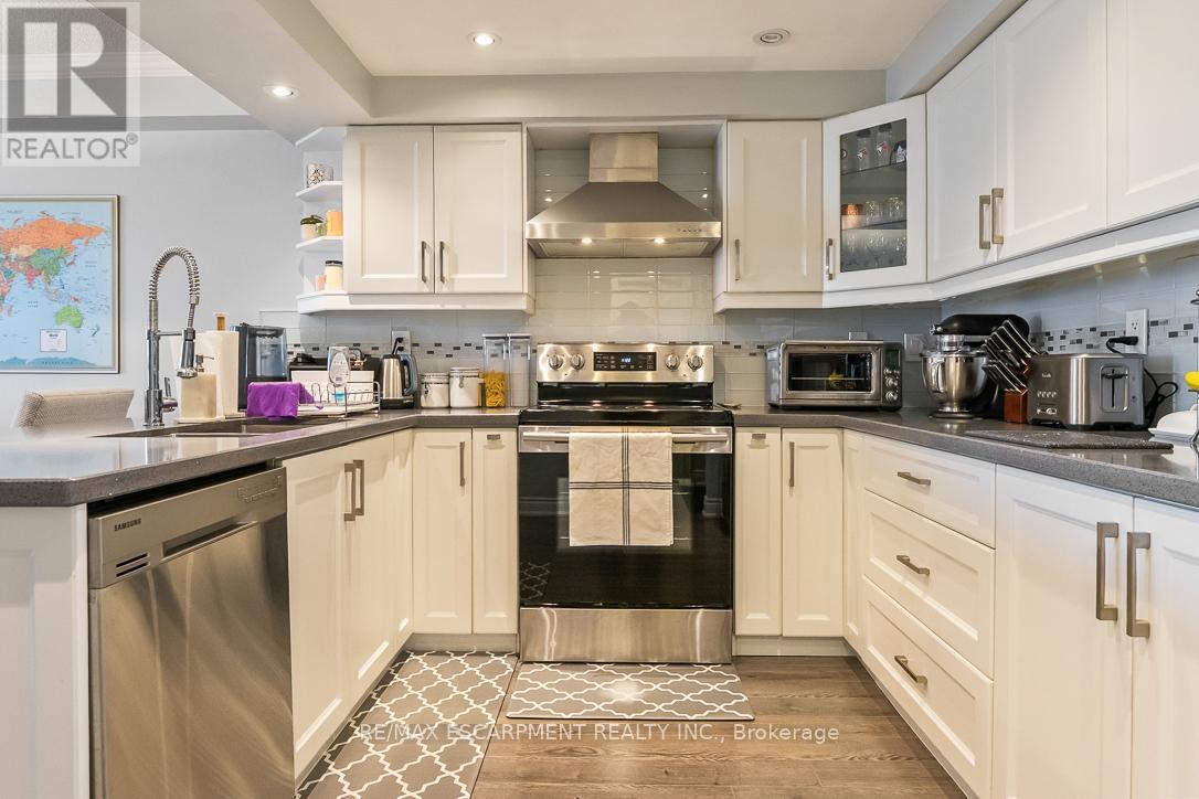 1015 - 1485 Lakeshore Road, Mississauga, Ontario  L5E 3G2 - Photo 5 - W12492228