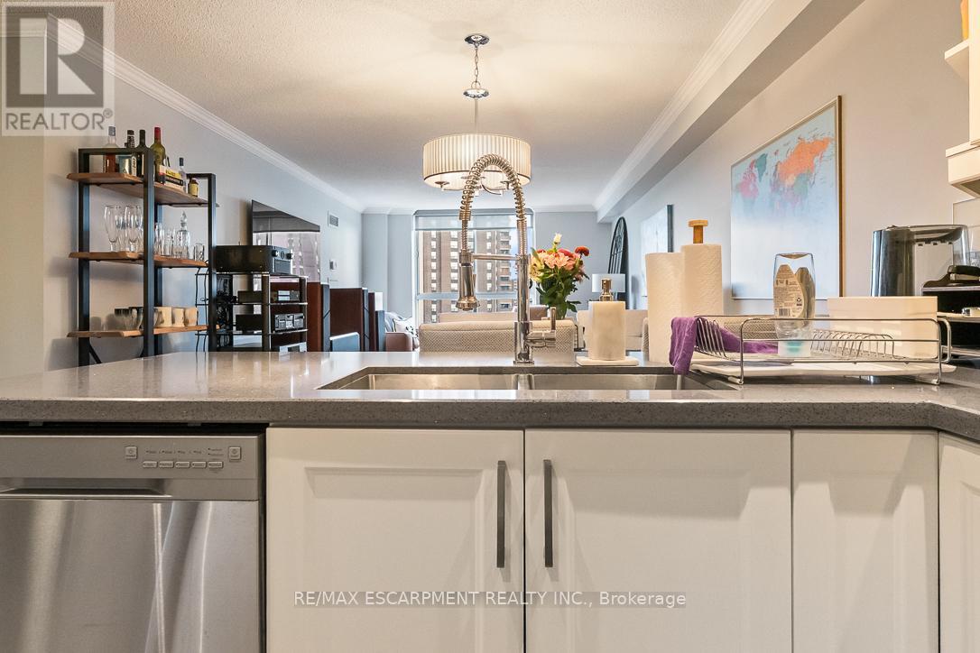 1015 - 1485 Lakeshore Road, Mississauga, Ontario  L5E 3G2 - Photo 6 - W12492228