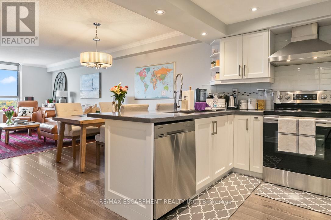 1015 - 1485 Lakeshore Road, Mississauga, Ontario  L5E 3G2 - Photo 7 - W12492228