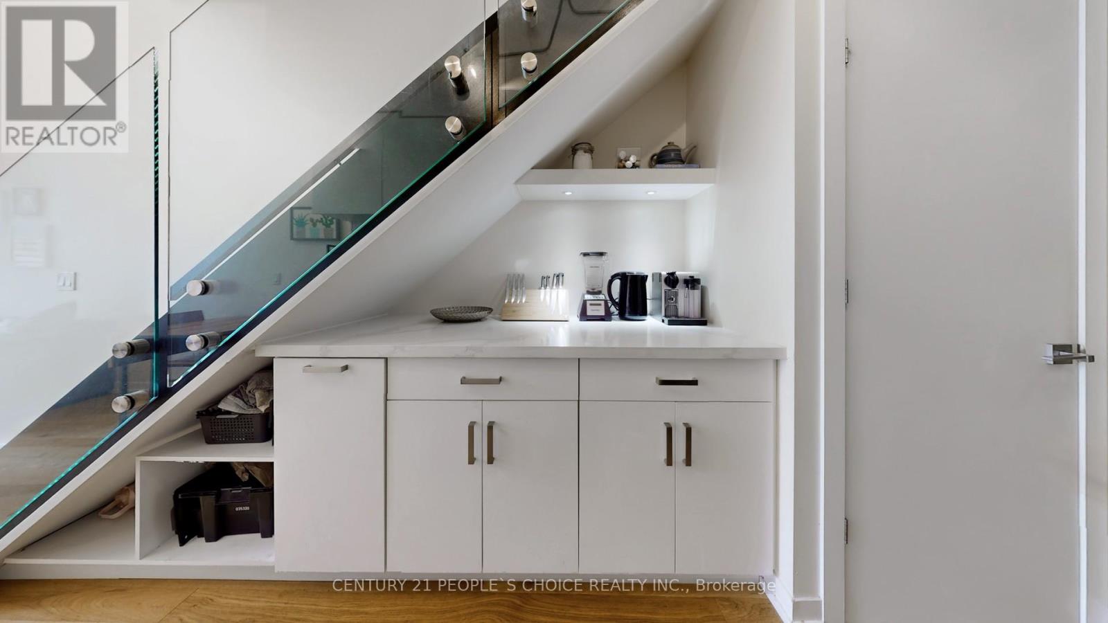 122 - 35 Wabash Avenue, Toronto, Ontario  M6R 0A9 - Photo 5 - W12492230