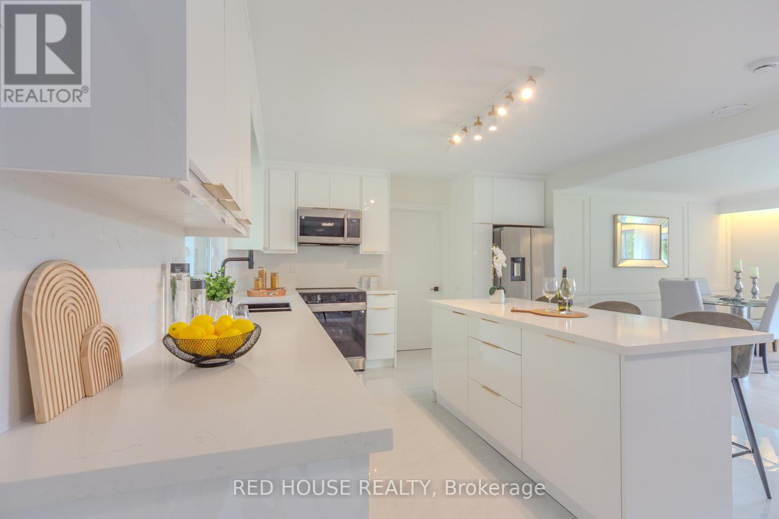 1253 Melton Drive, Mississauga, Ontario  L4Y 1L6 - Photo 14 - W12492246