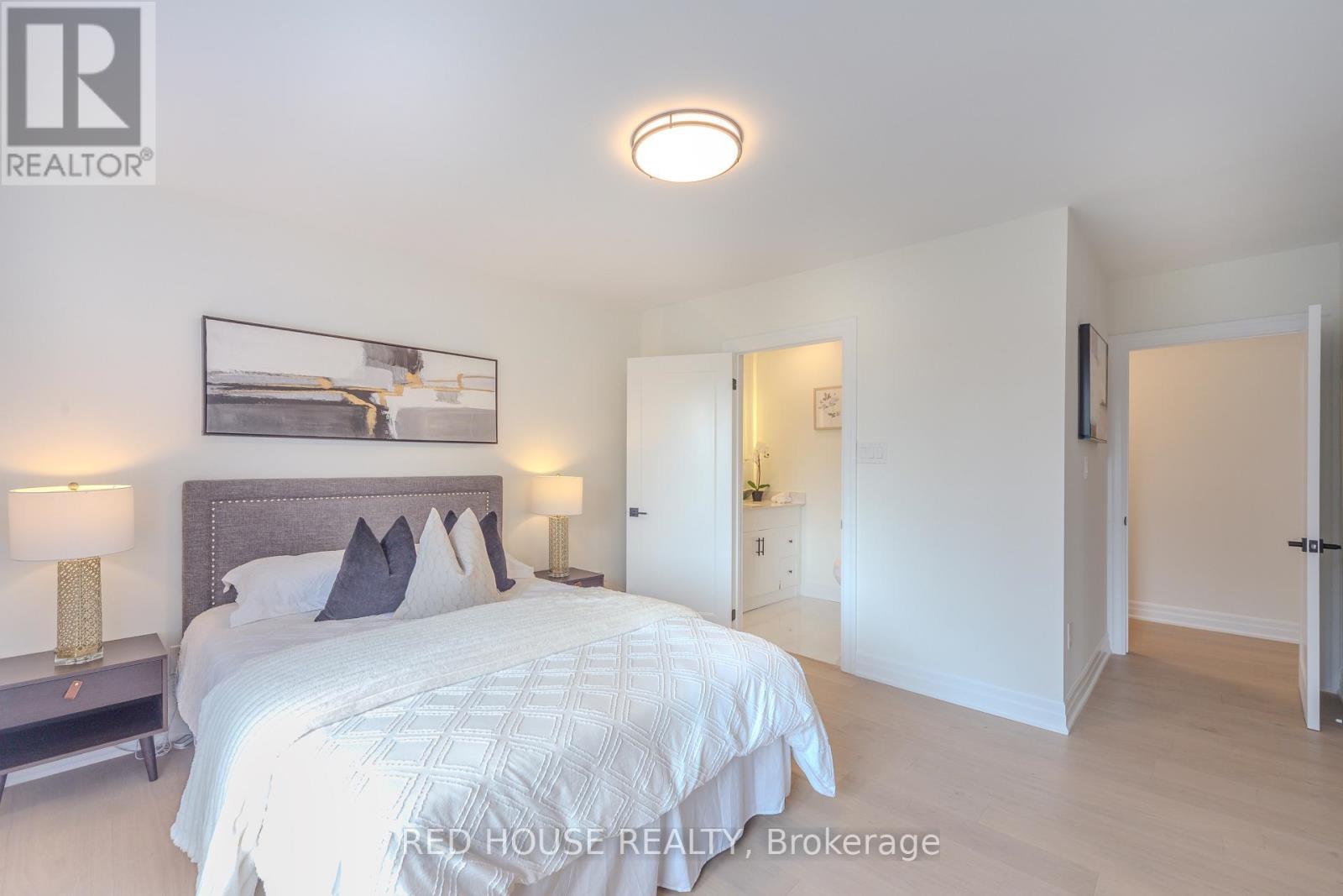 1253 Melton Drive, Mississauga, Ontario  L4Y 1L6 - Photo 18 - W12492246