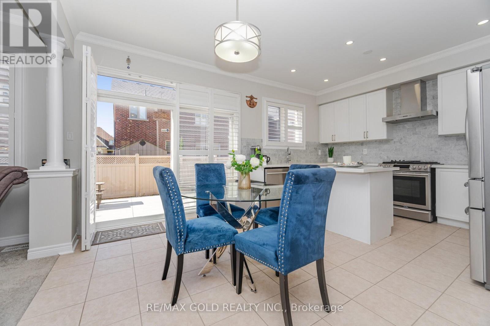 26 Freshmeadow Street, Brampton, Ontario  L6P 2H5 - Photo 6 - W12492252