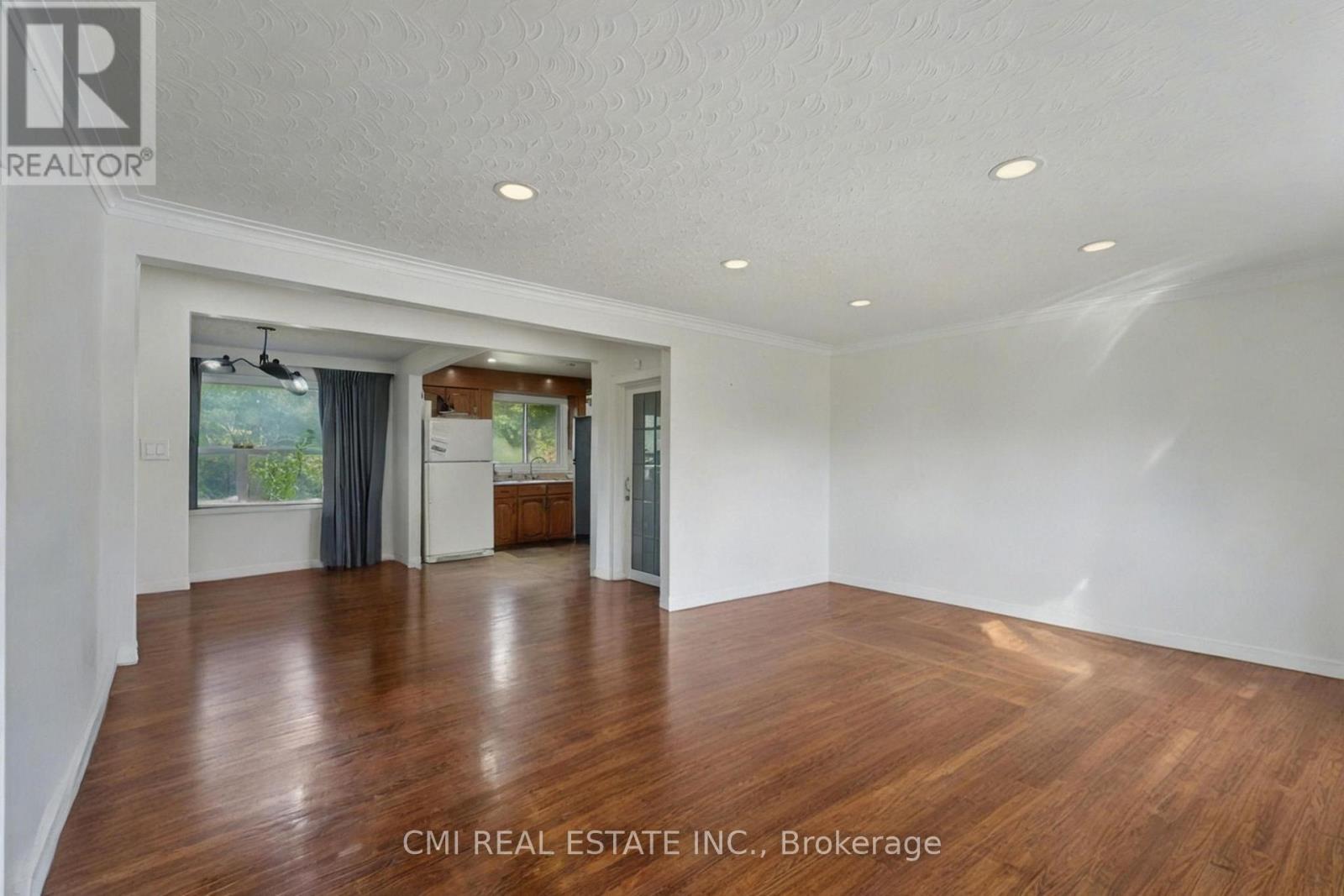 2610 Islington Avenue, Toronto, Ontario  M9V 2X3 - Photo 11 - W12492266