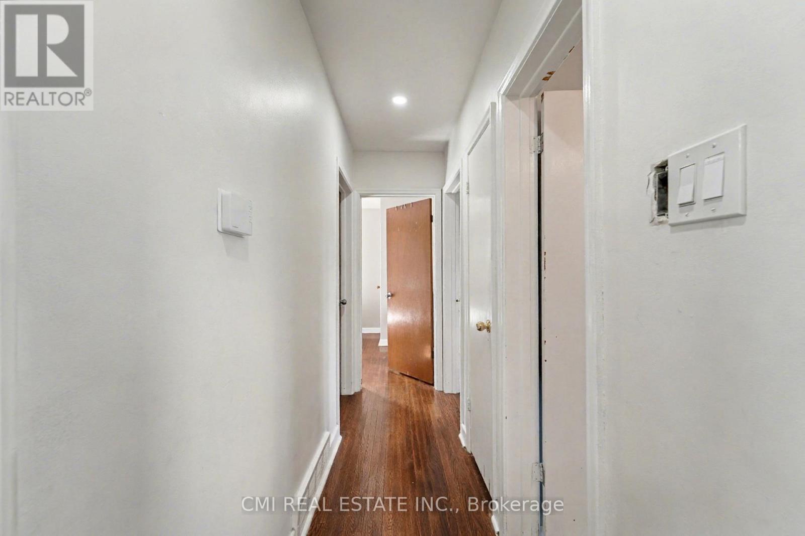 2610 Islington Avenue, Toronto, Ontario  M9V 2X3 - Photo 22 - W12492266