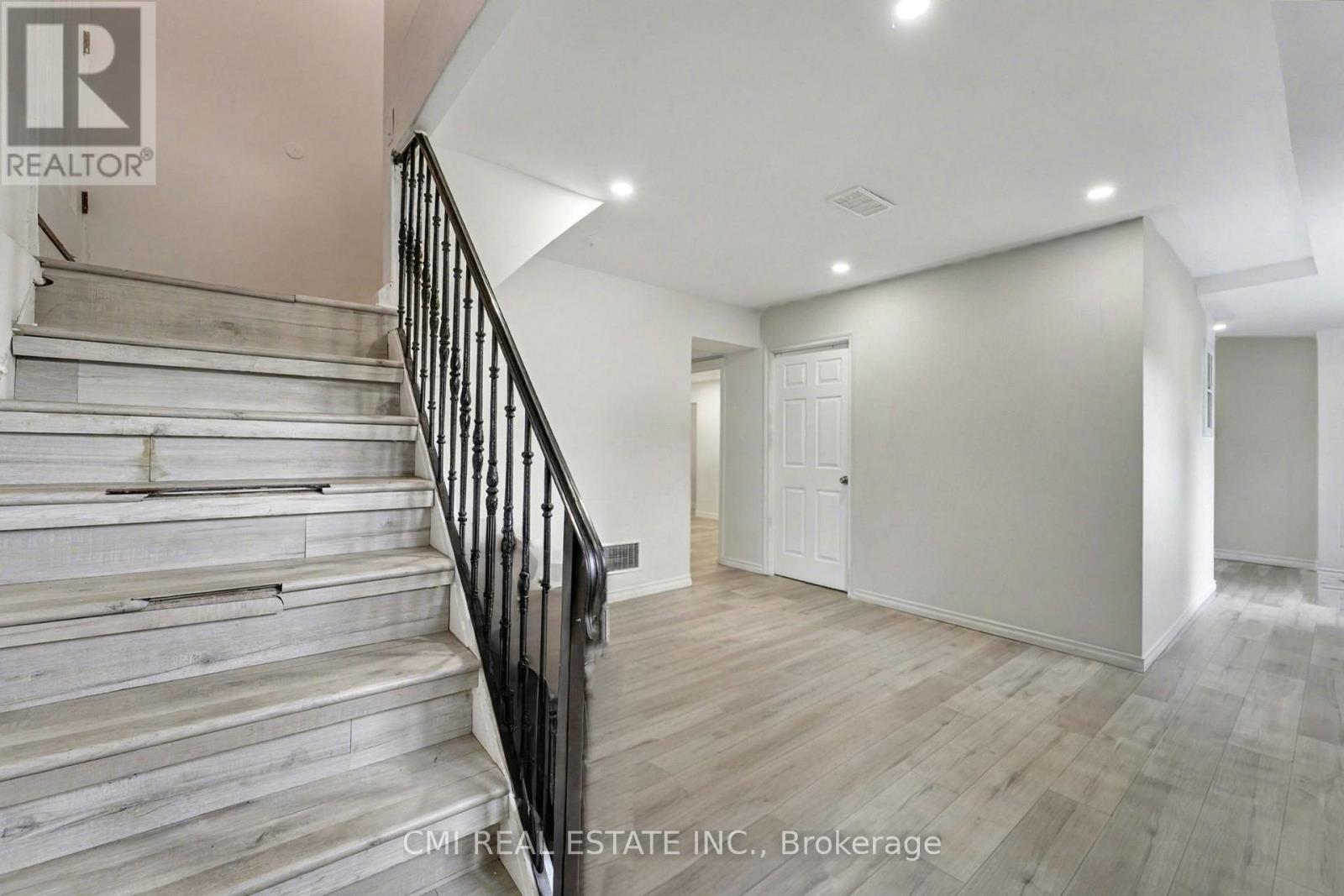 2610 Islington Avenue, Toronto, Ontario  M9V 2X3 - Photo 24 - W12492266