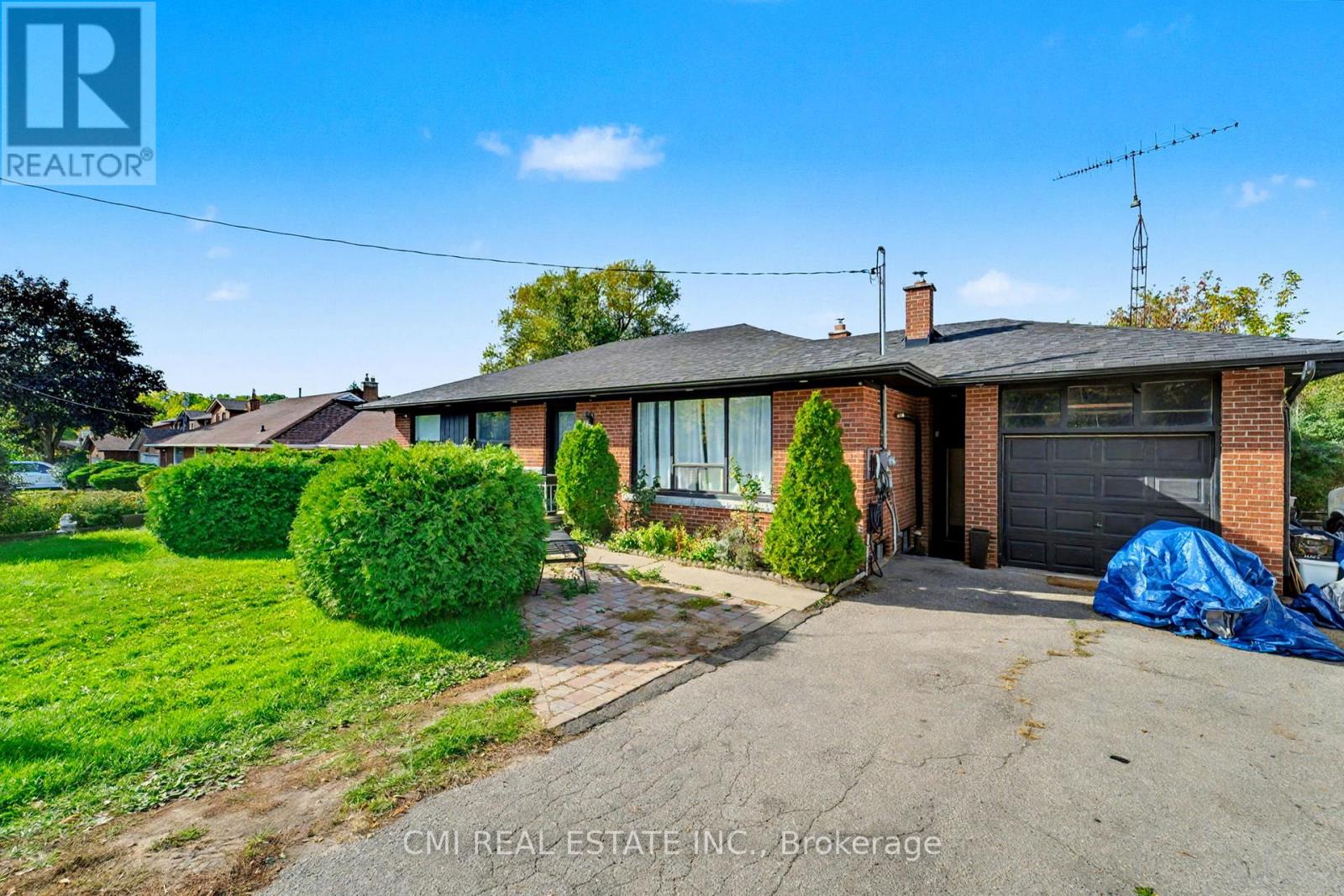 2610 Islington Avenue, Toronto, Ontario  M9V 2X3 - Photo 3 - W12492266