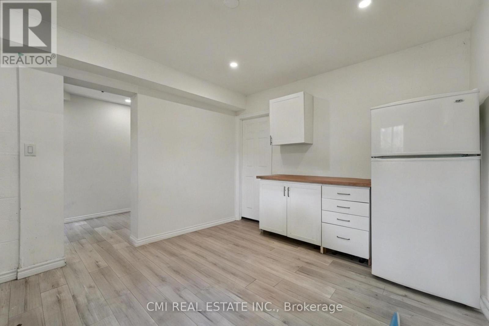 2610 Islington Avenue, Toronto, Ontario  M9V 2X3 - Photo 30 - W12492266