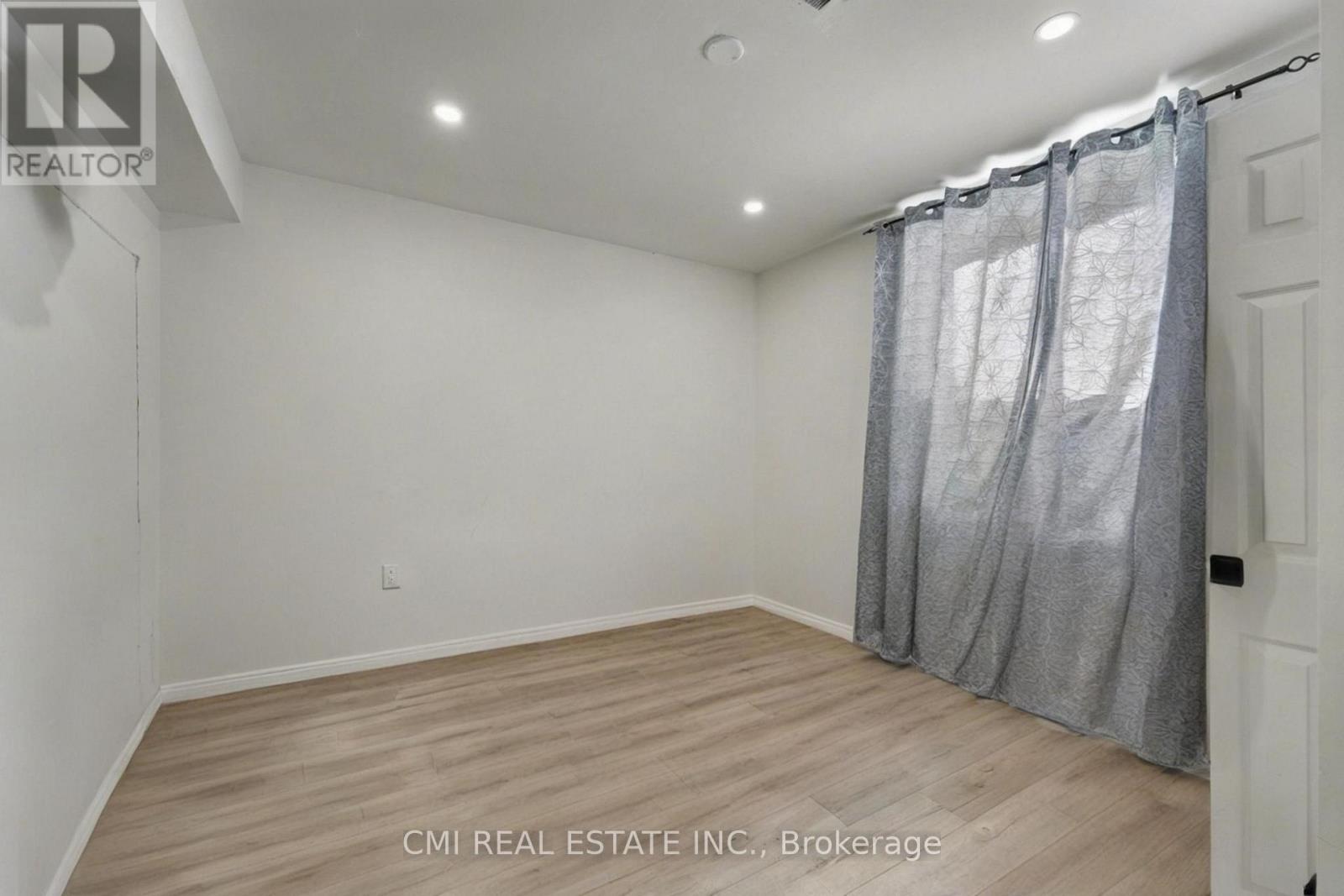 2610 Islington Avenue, Toronto, Ontario  M9V 2X3 - Photo 33 - W12492266