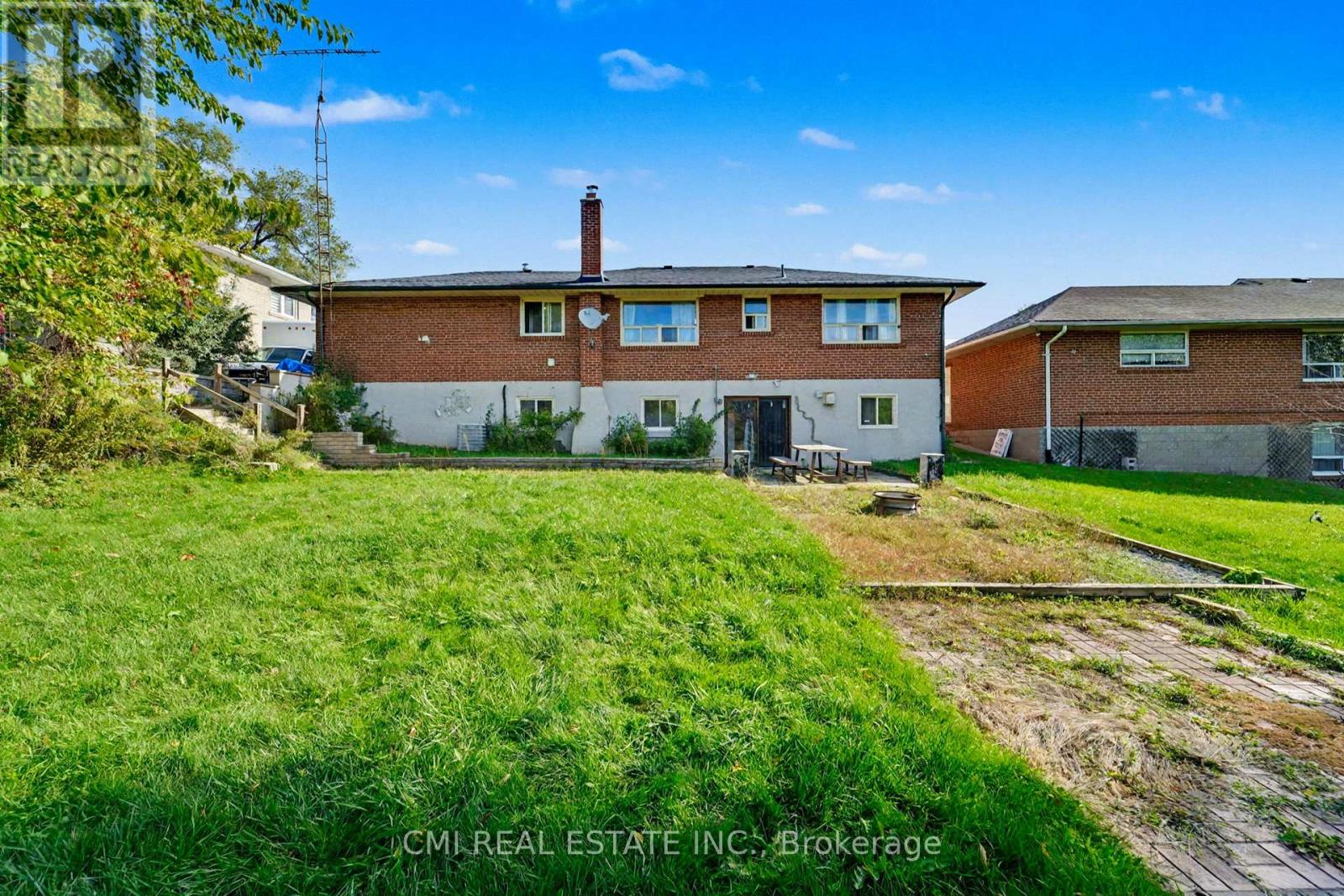 2610 Islington Avenue, Toronto, Ontario  M9V 2X3 - Photo 39 - W12492266