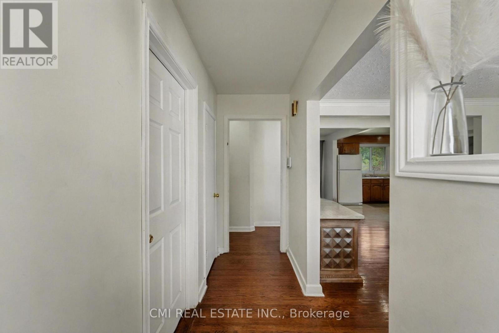 2610 Islington Avenue, Toronto, Ontario  M9V 2X3 - Photo 5 - W12492266