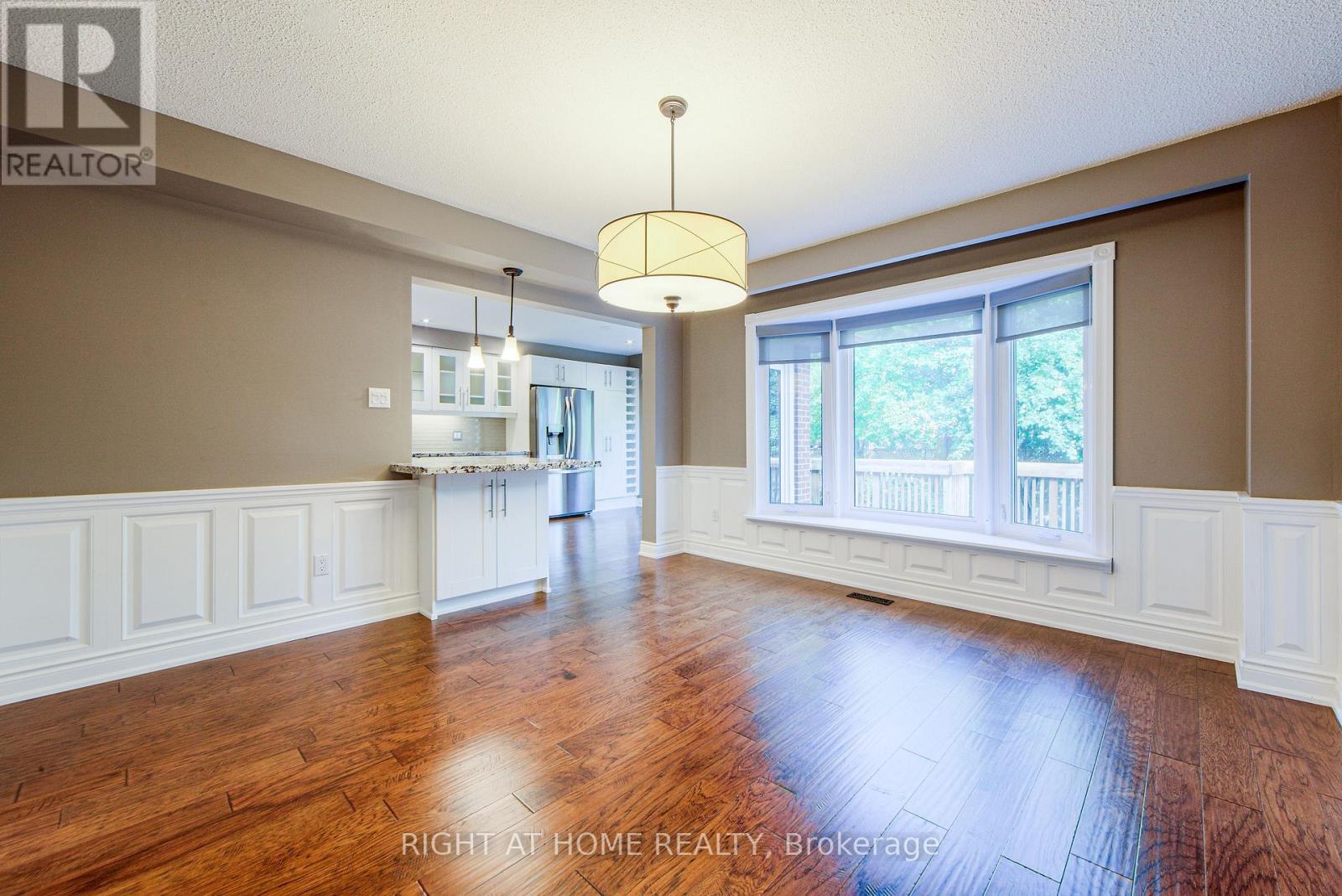 1020 Roxborough Drive, Oakville, Ontario  L6M 1E3 - Photo 11 - W12492300