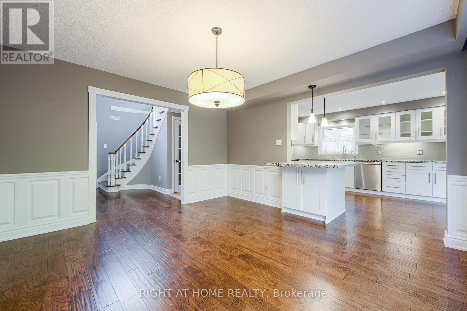 1020 Roxborough Drive, Oakville, Ontario  L6M 1E3 - Photo 12 - W12492300