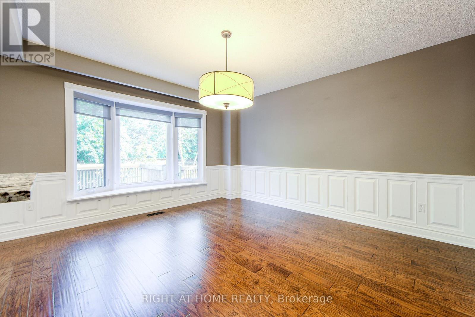 1020 Roxborough Drive, Oakville, Ontario  L6M 1E3 - Photo 13 - W12492300