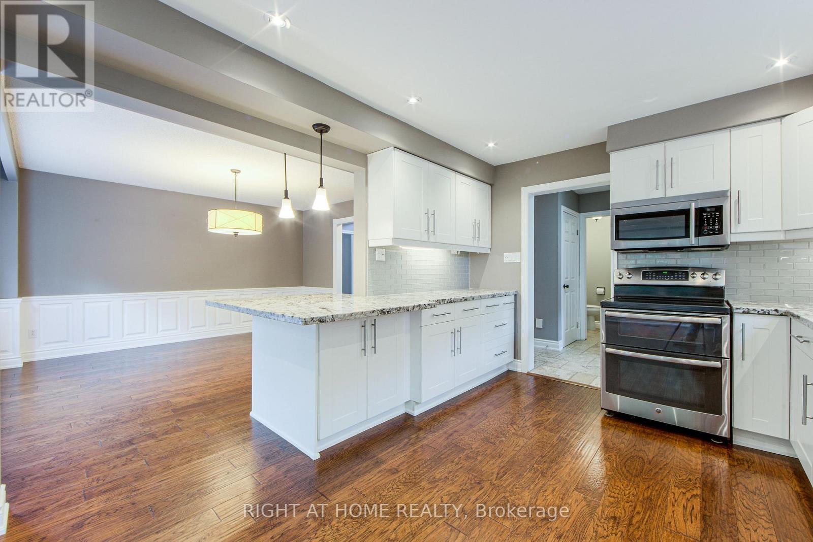 1020 Roxborough Drive, Oakville, Ontario  L6M 1E3 - Photo 18 - W12492300