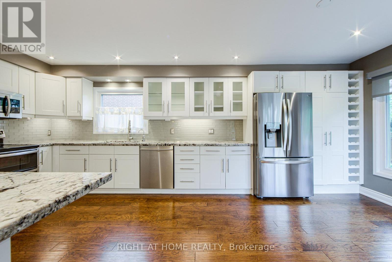 1020 Roxborough Drive, Oakville, Ontario  L6M 1E3 - Photo 19 - W12492300