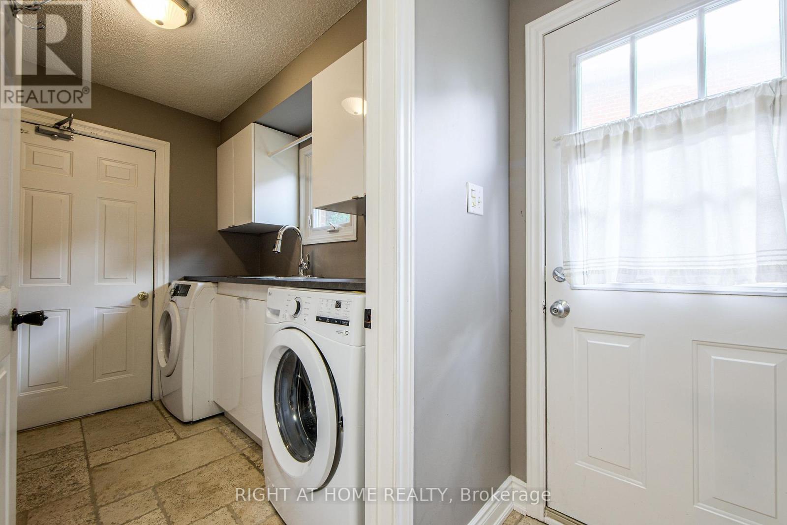 1020 Roxborough Drive, Oakville, Ontario  L6M 1E3 - Photo 22 - W12492300