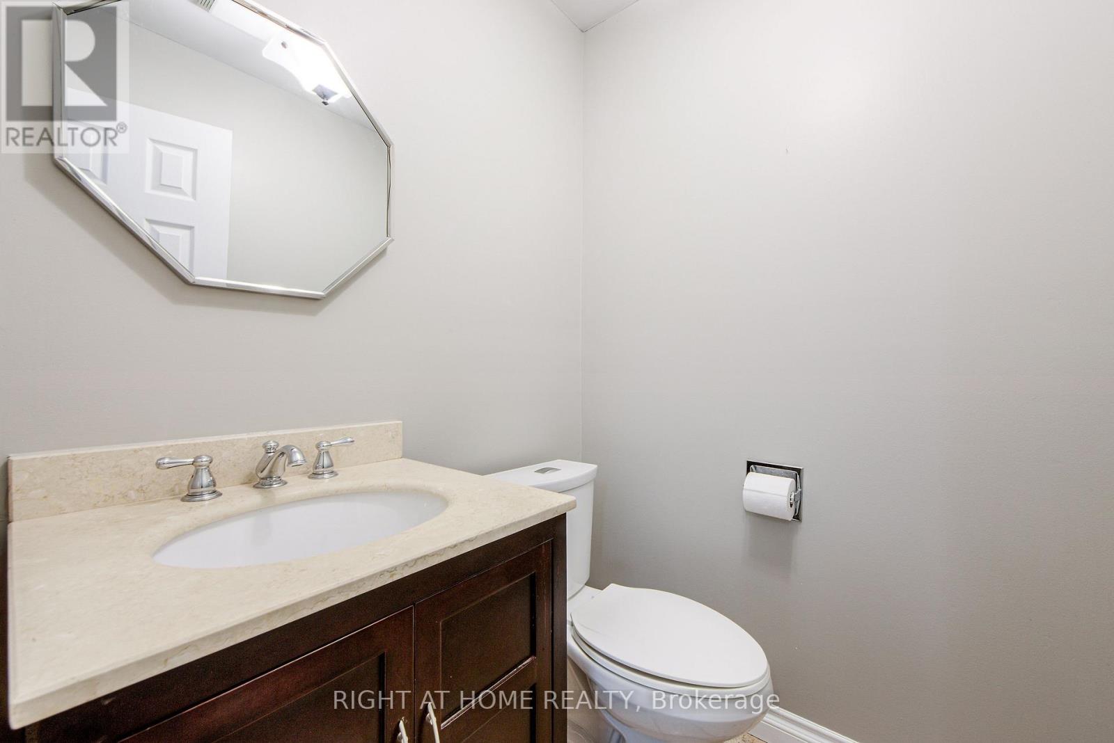 1020 Roxborough Drive, Oakville, Ontario  L6M 1E3 - Photo 23 - W12492300