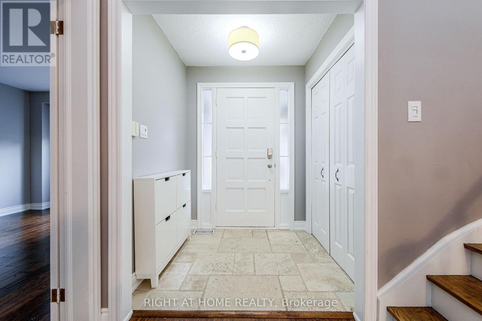 1020 Roxborough Drive, Oakville, Ontario  L6M 1E3 - Photo 3 - W12492300