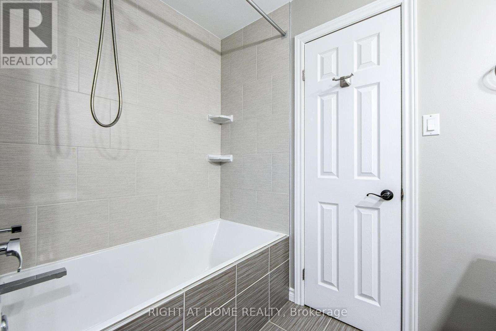 1020 Roxborough Drive, Oakville, Ontario  L6M 1E3 - Photo 30 - W12492300