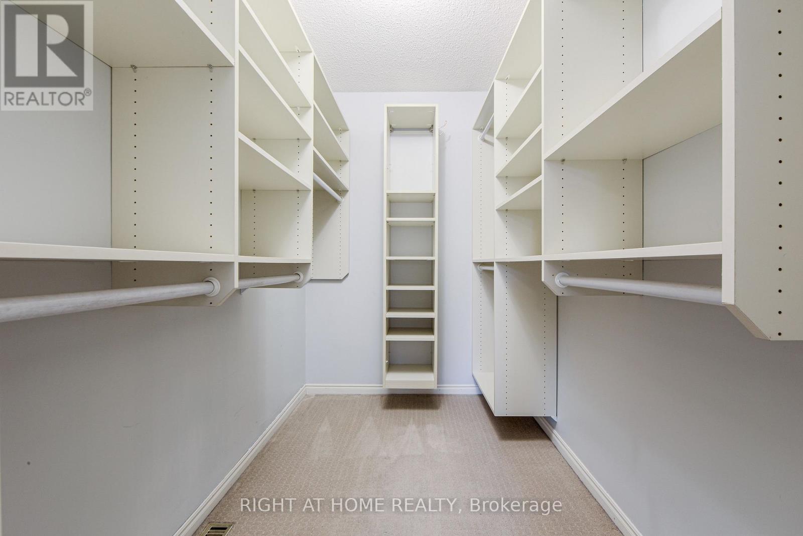 1020 Roxborough Drive, Oakville, Ontario  L6M 1E3 - Photo 34 - W12492300