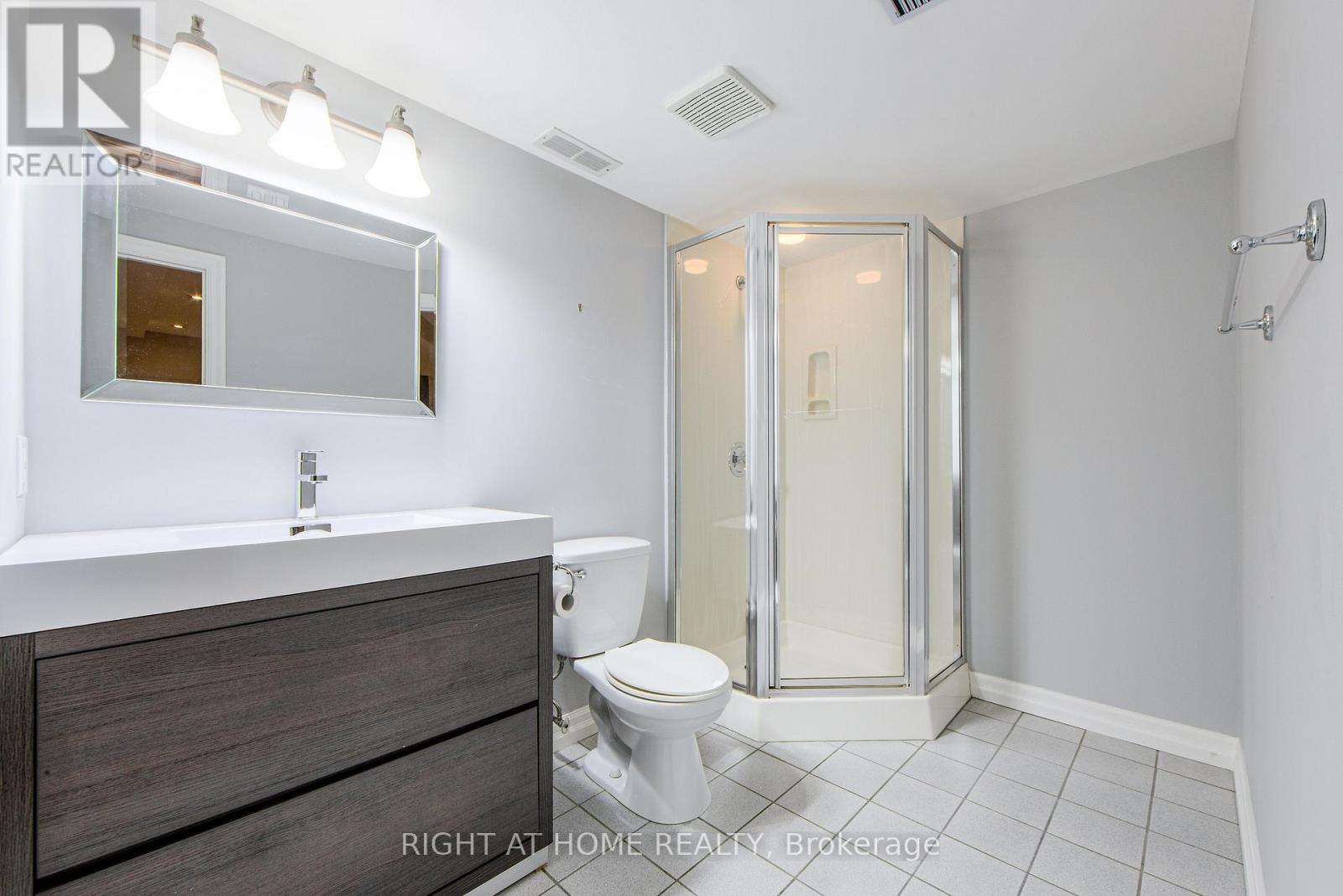 1020 Roxborough Drive, Oakville, Ontario  L6M 1E3 - Photo 39 - W12492300