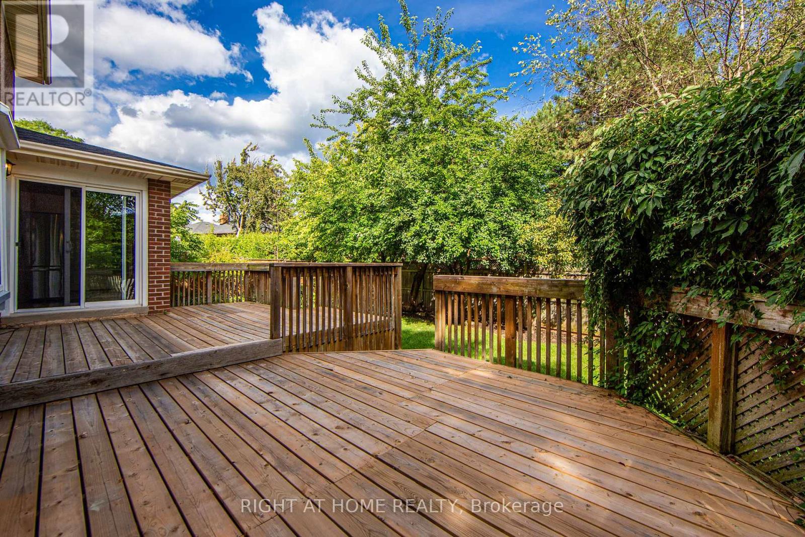 1020 Roxborough Drive, Oakville, Ontario  L6M 1E3 - Photo 44 - W12492300