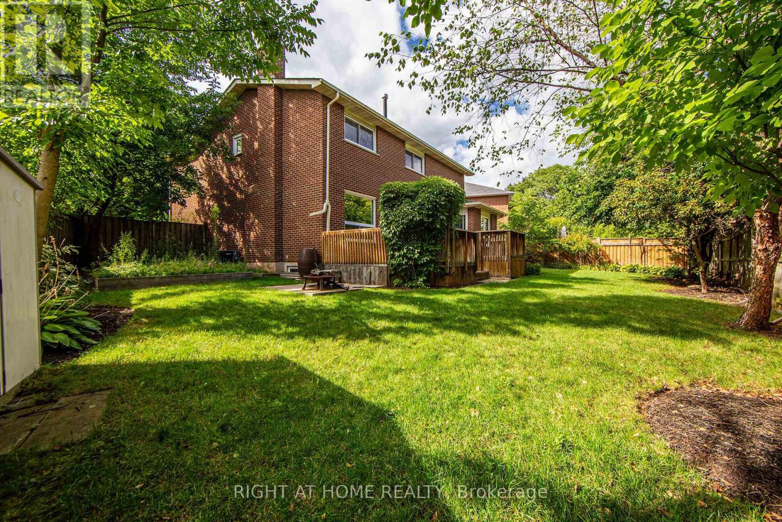 1020 Roxborough Drive, Oakville, Ontario  L6M 1E3 - Photo 45 - W12492300