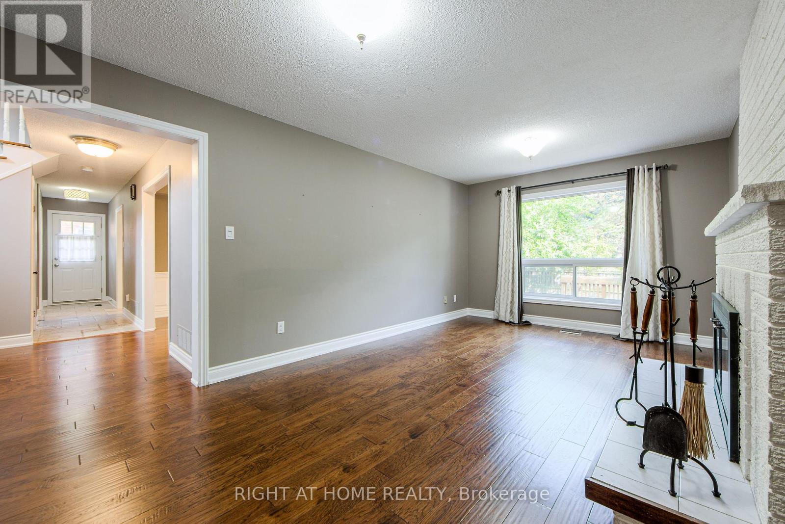 1020 Roxborough Drive, Oakville, Ontario  L6M 1E3 - Photo 9 - W12492300