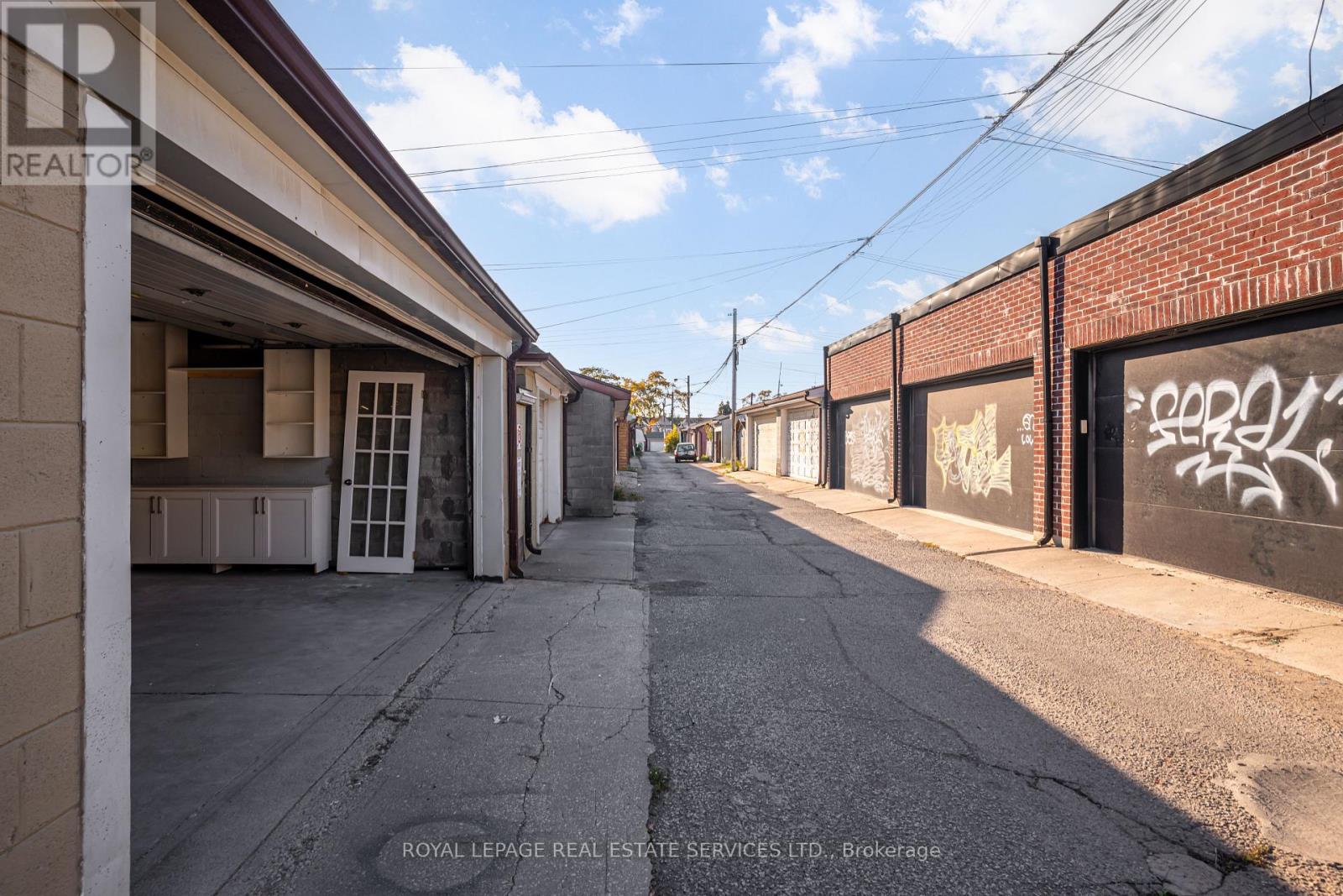 Main Floor B - 94 Wallace Avenue, Toronto, Ontario  M6H 1T5 - Photo 36 - W12492354
