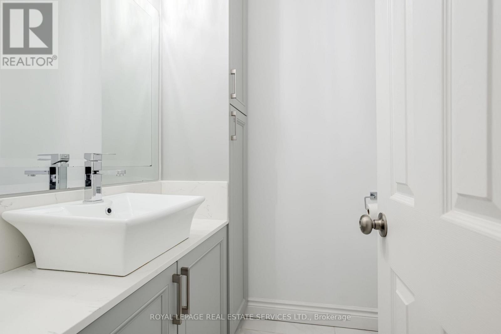 Main Floor A - 94 Wallace Avenue, Toronto, Ontario  M6H 1T5 - Photo 16 - W12492362