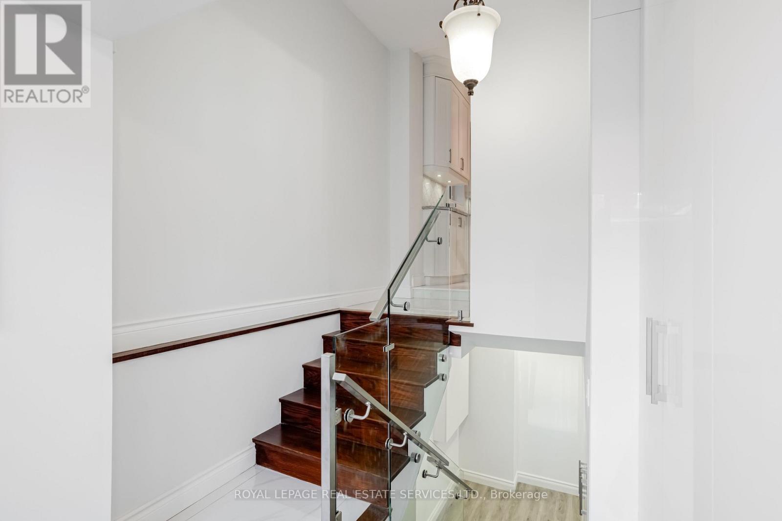 Main Floor A - 94 Wallace Avenue, Toronto, Ontario  M6H 1T5 - Photo 19 - W12492362