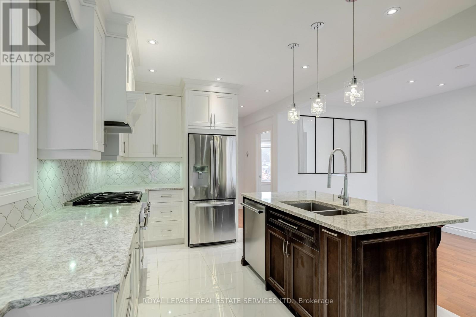 Main Floor A - 94 Wallace Avenue, Toronto, Ontario  M6H 1T5 - Photo 8 - W12492362