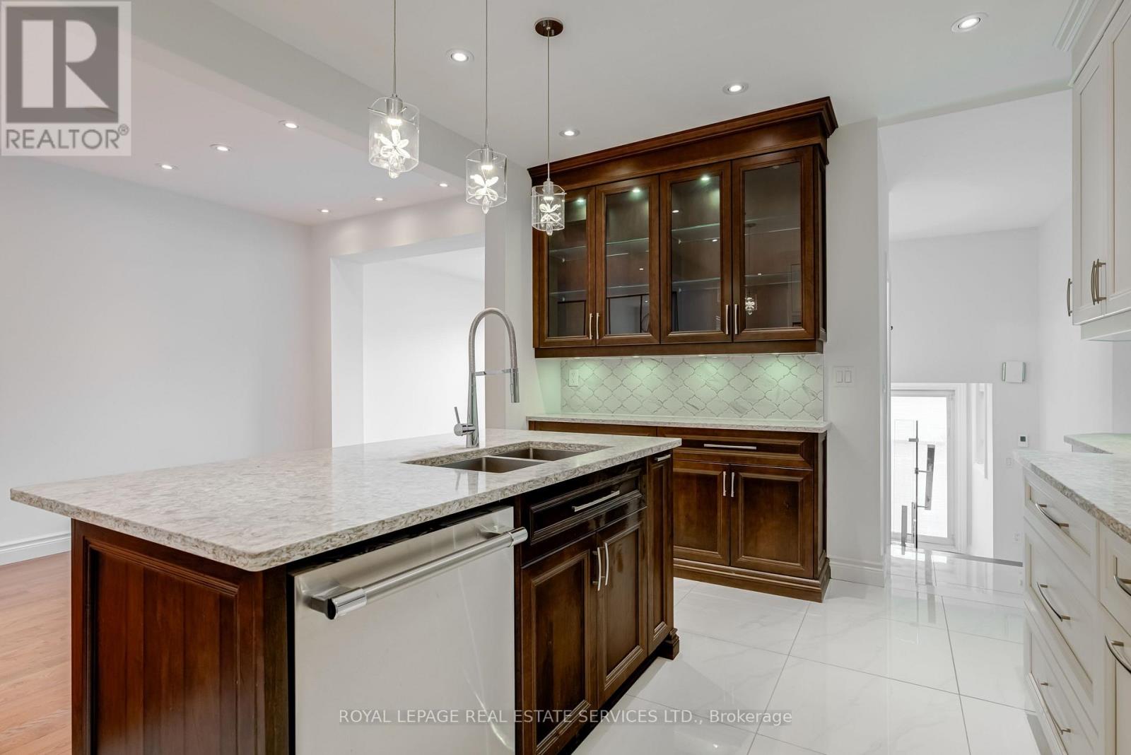 Main Floor A - 94 Wallace Avenue, Toronto, Ontario  M6H 1T5 - Photo 9 - W12492362