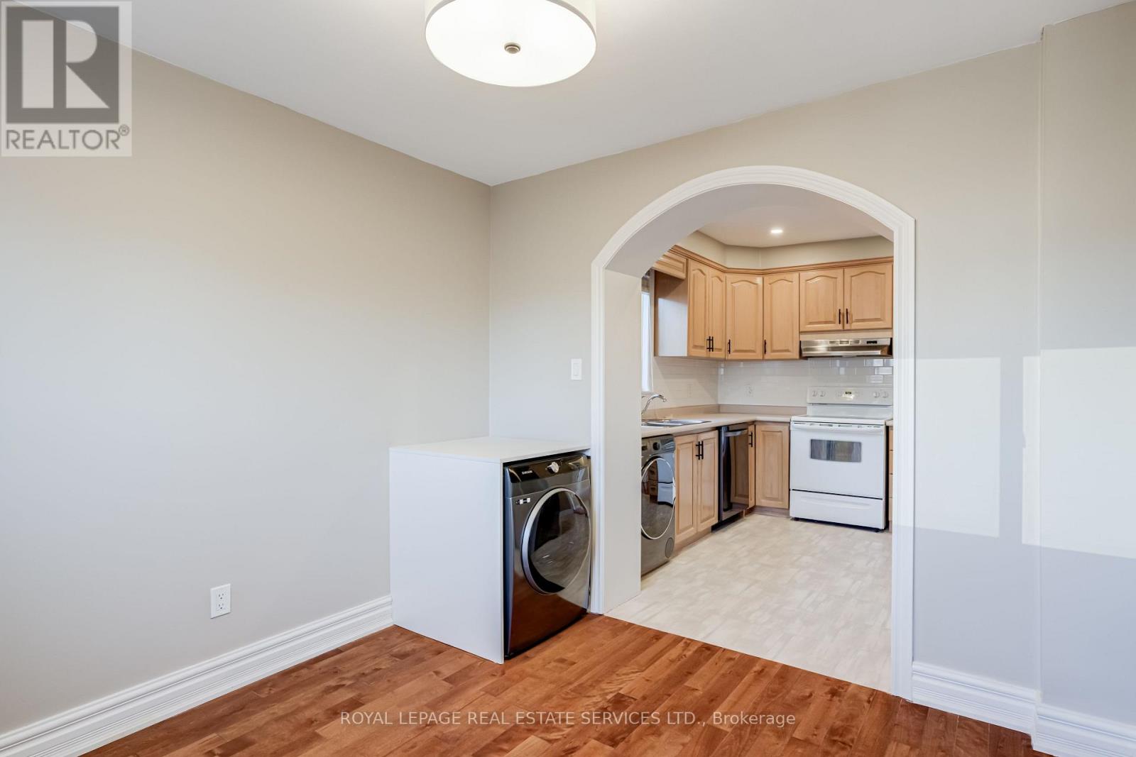 2nd Floor - 94 Wallace Avenue, Toronto, Ontario  M6H 1T5 - Photo 11 - W12492366