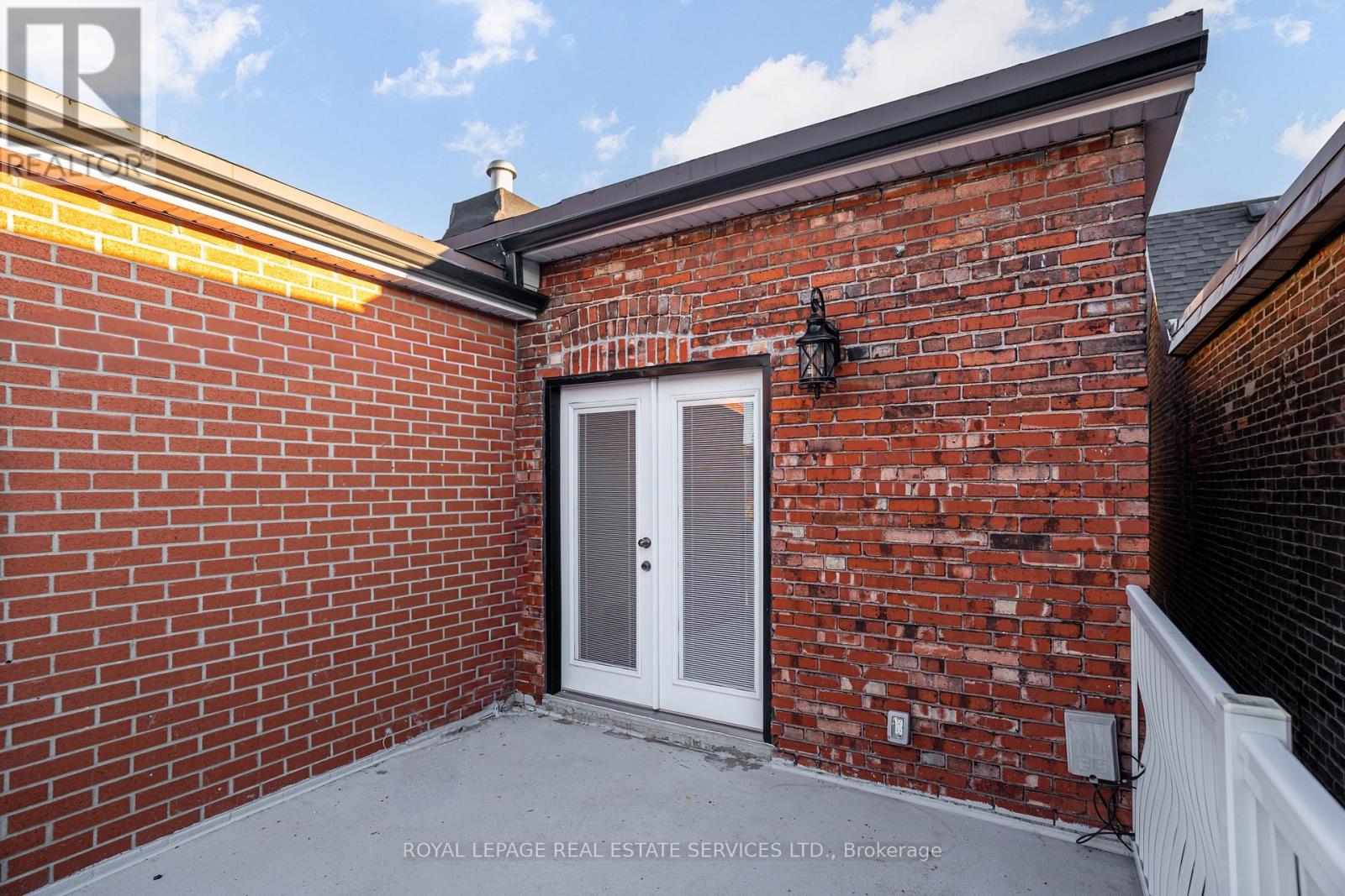 2nd Floor - 94 Wallace Avenue, Toronto, Ontario  M6H 1T5 - Photo 24 - W12492366