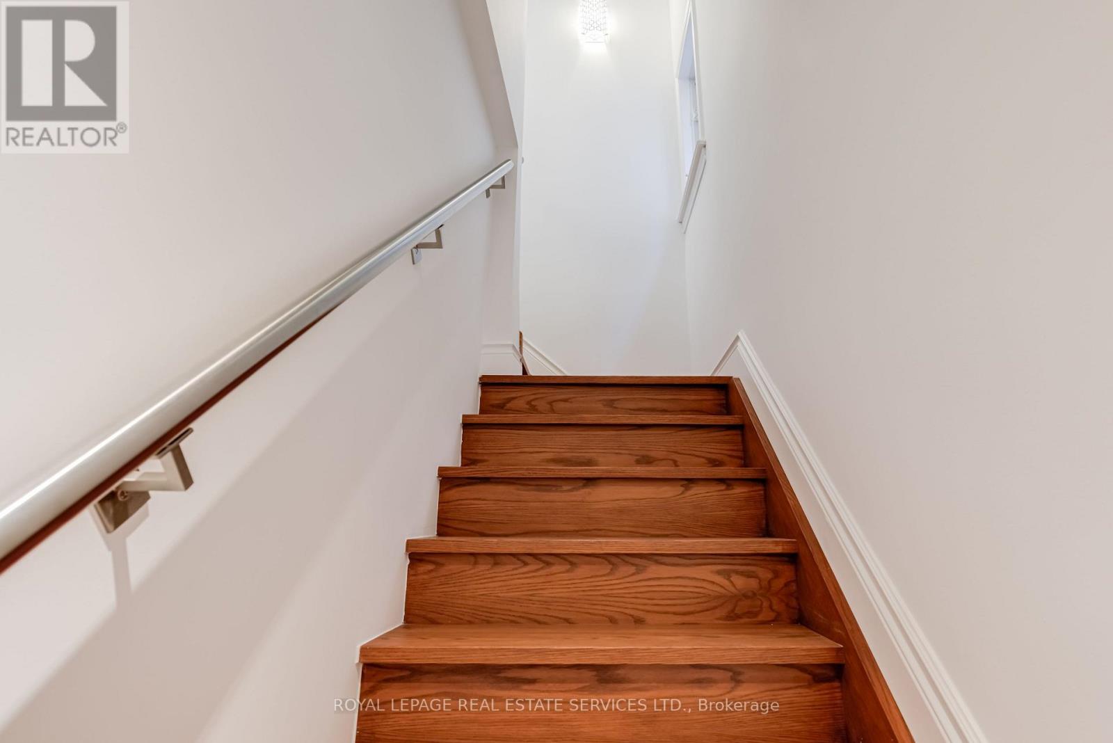 2nd Floor - 94 Wallace Avenue, Toronto, Ontario  M6H 1T5 - Photo 5 - W12492366