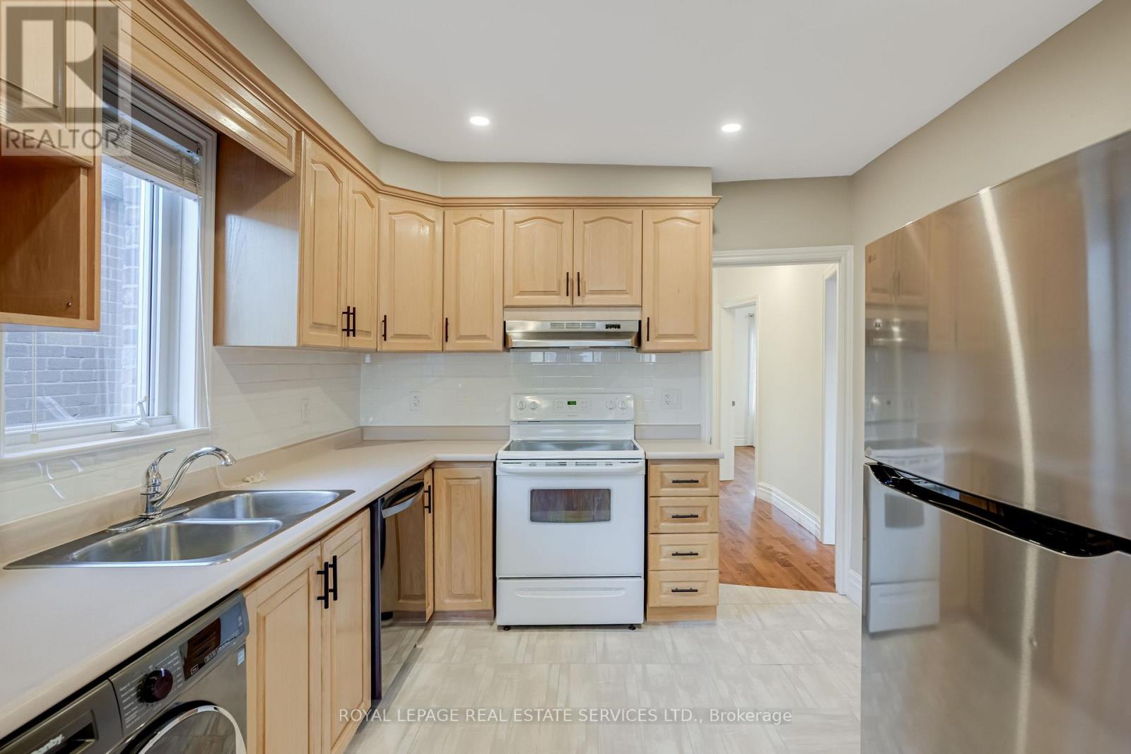 2nd Floor - 94 Wallace Avenue, Toronto, Ontario  M6H 1T5 - Photo 8 - W12492366