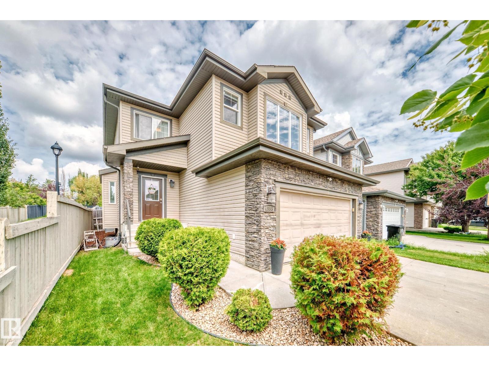 6995 Strom Ln Nw, Edmonton, Alberta  T6R 0P1 - Photo 3 - E4464055