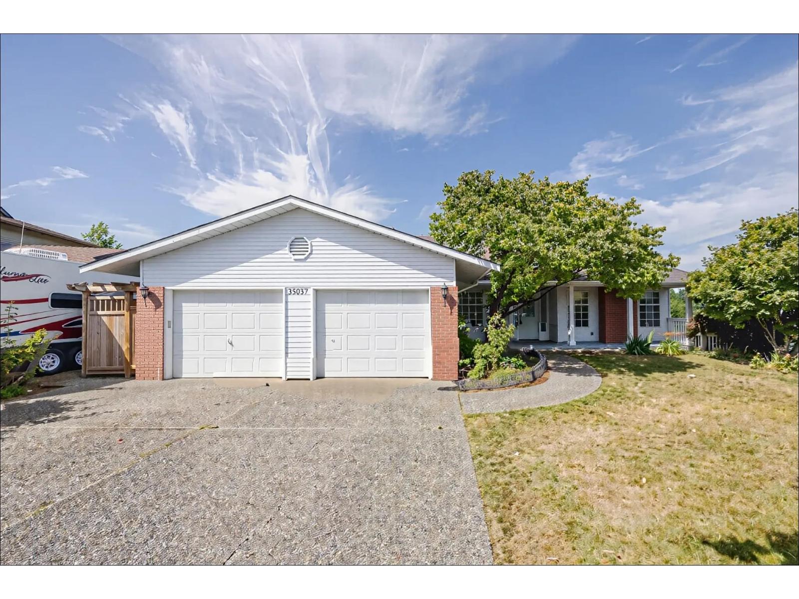 33033 Banff Place, Abbotsford, British Columbia  V2S 7B1 - Photo 2 - R3063007