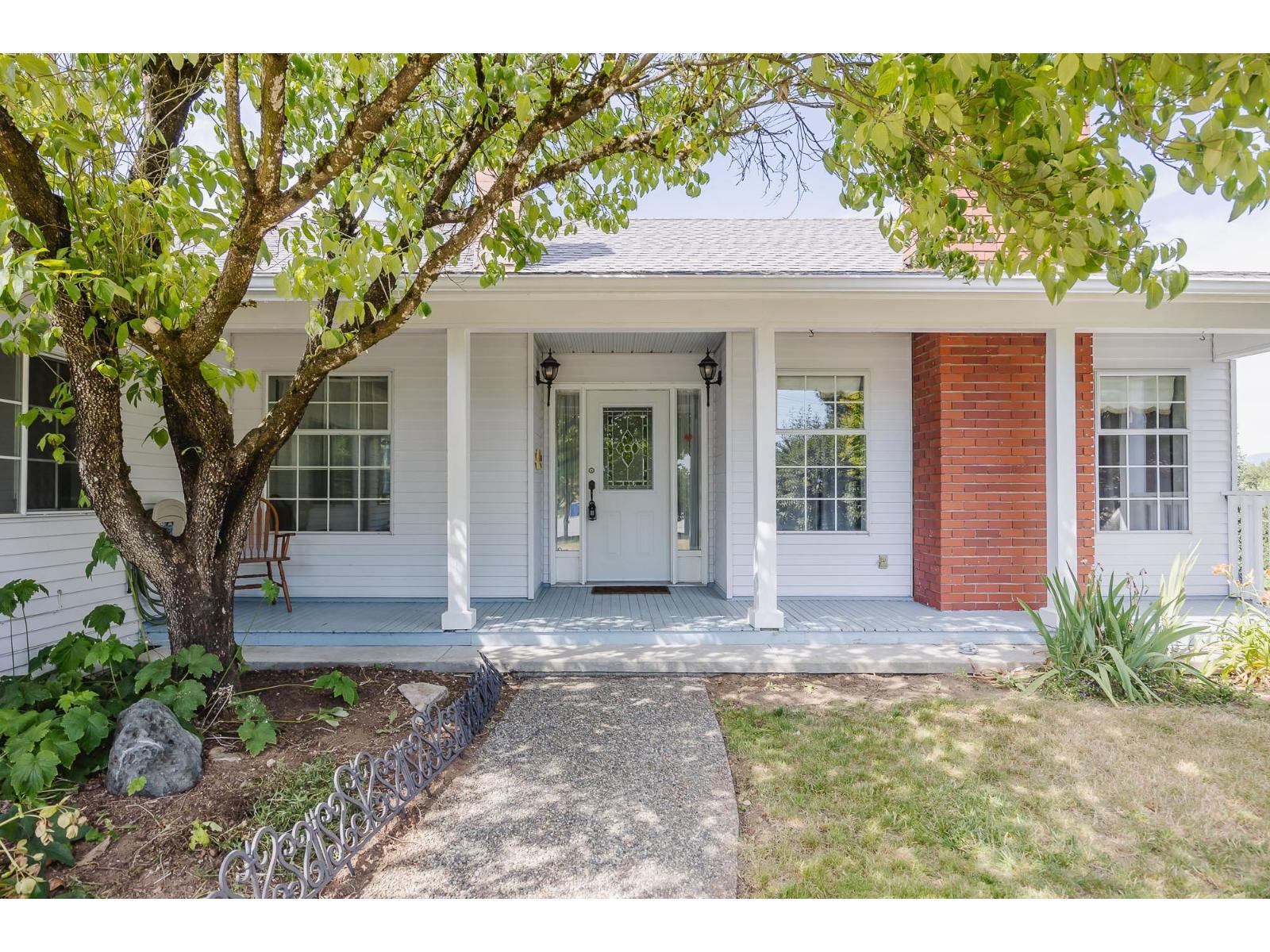 33033 BANFF PLACE, Abbotsford, British Columbia