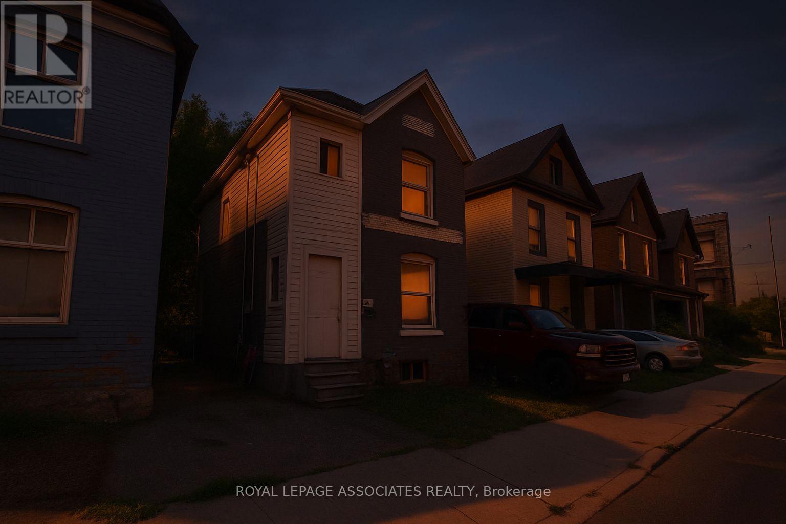 455 Main Street W, Hamilton, Ontario  L8P 1K5 - Photo 3 - X12492128