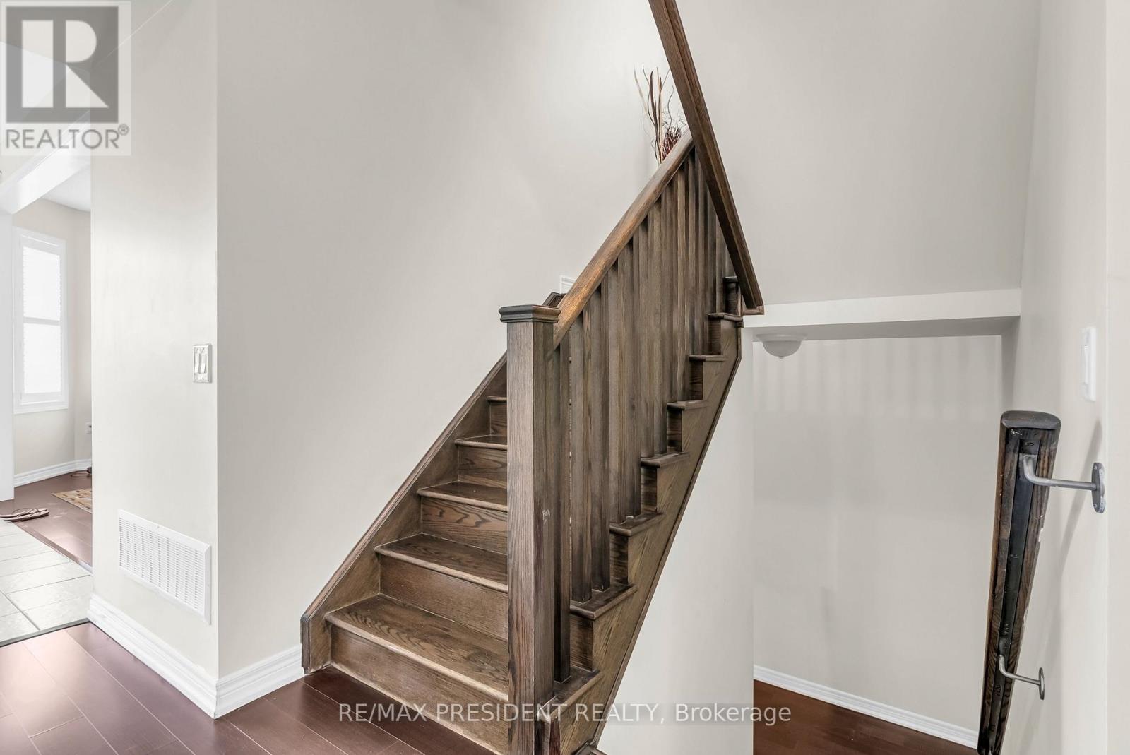 637 Armstrong Road, Shelburne, Ontario  L9V 3V6 - Photo 12 - X12492144